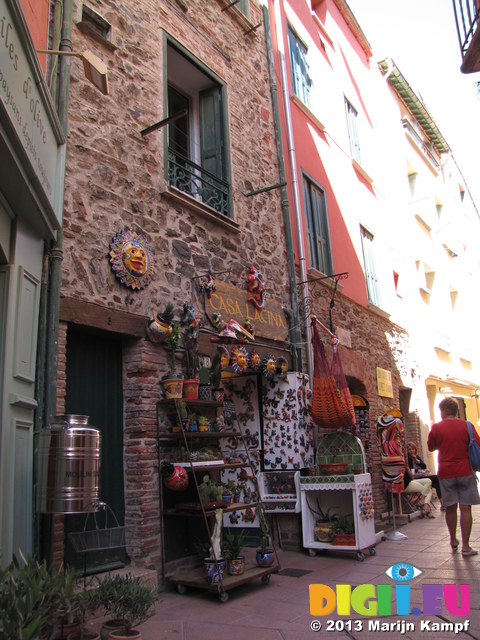 SX27707 Tourist shop in Collioure